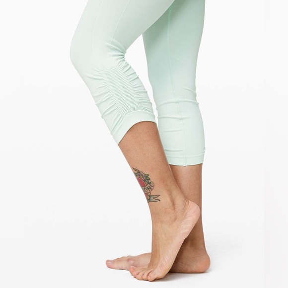 NWT / Lululemon Ebb to Street Crop 21" - Picture 4 of 8